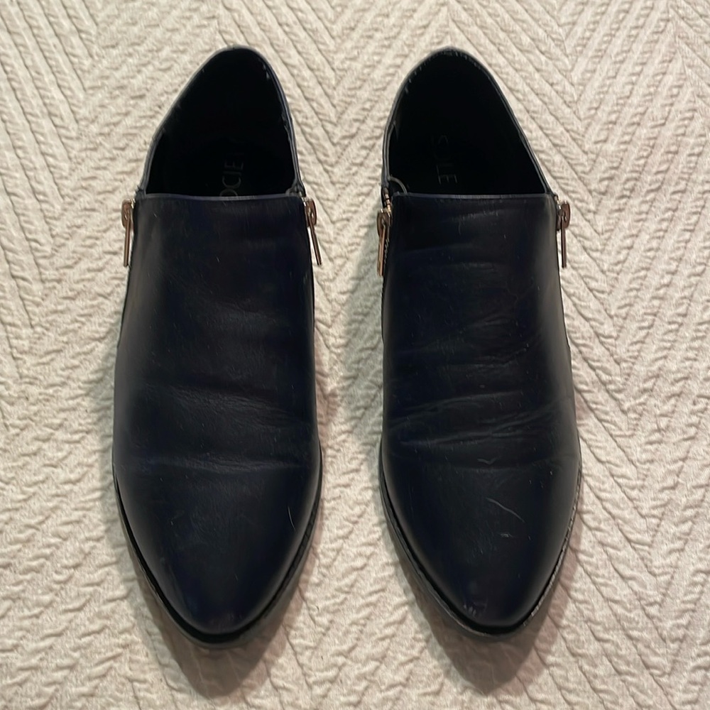 Sole Society hip navy blue shoes.